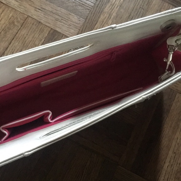 White pleather clutch with small detachable strap - Picture 3 of 4